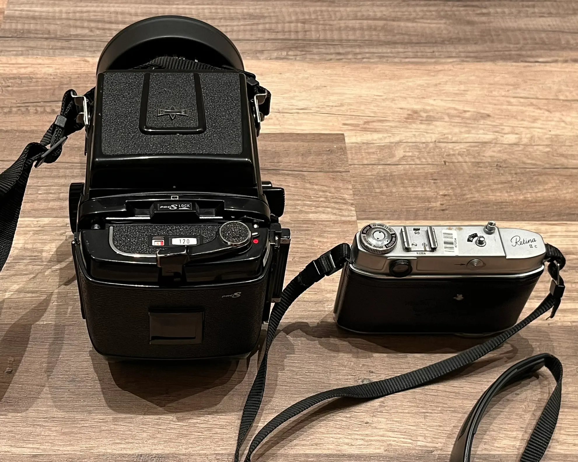 Kodak retina iic compared to Mamiya RB67. But size does not matter